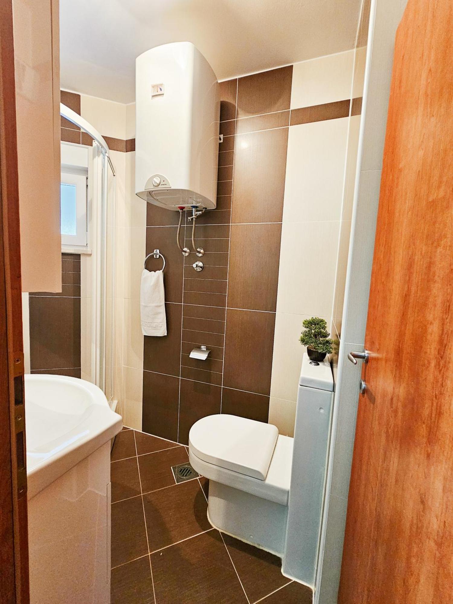 Apartment Mirna, 2-bedroom Apartment, Overlooking The Makarska